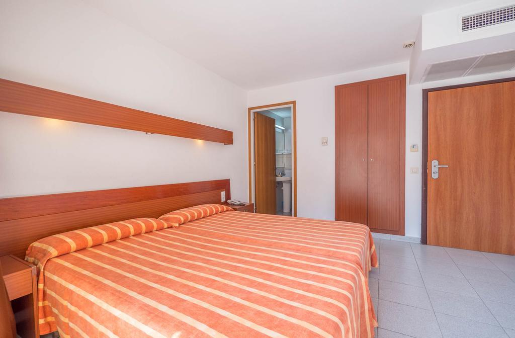 פינדה דה מר Hotel Checkin Montpalau מראה חיצוני תמונה