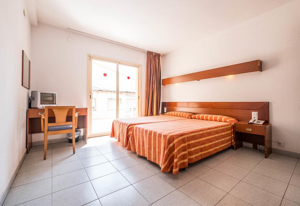 פינדה דה מר Hotel Checkin Montpalau מראה חיצוני תמונה