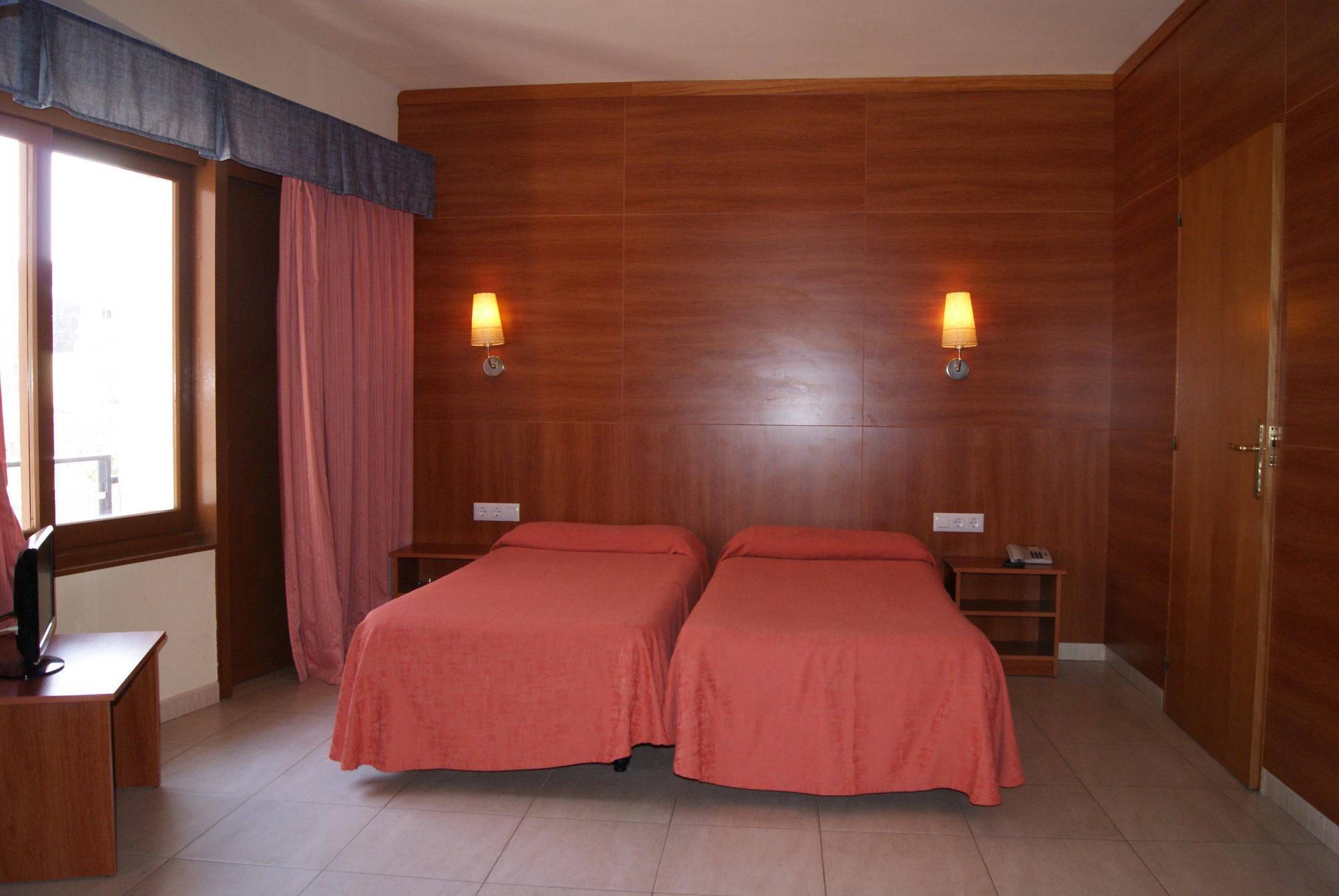 פינדה דה מר Hotel Checkin Montpalau מראה חיצוני תמונה