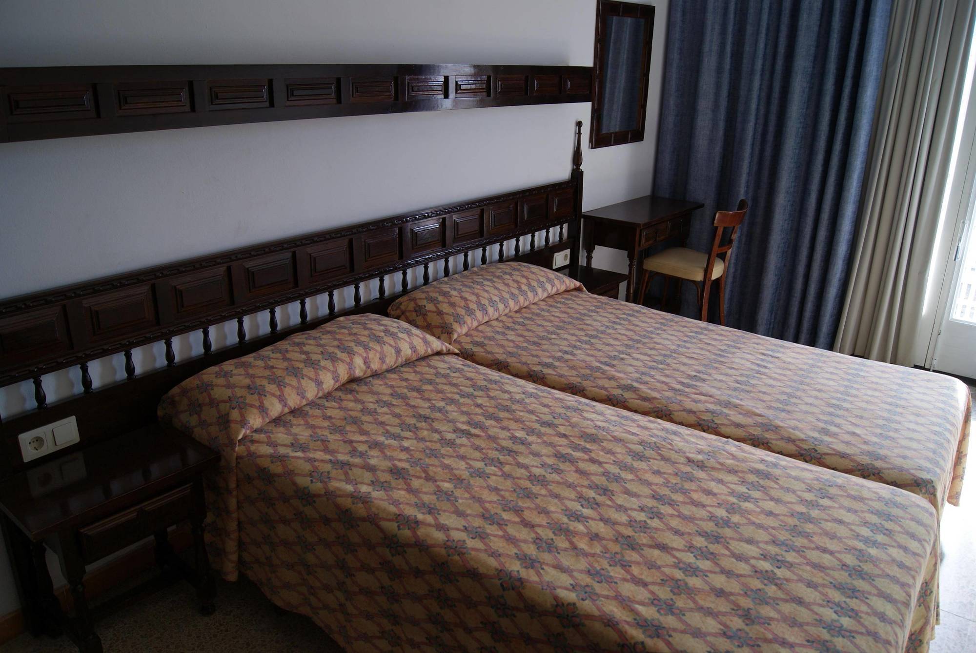 פינדה דה מר Hotel Checkin Montpalau מראה חיצוני תמונה