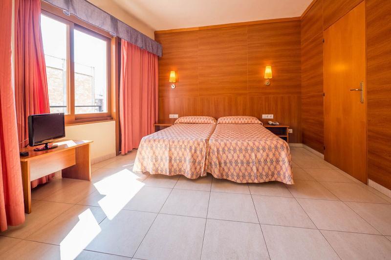פינדה דה מר Hotel Checkin Montpalau מראה חיצוני תמונה