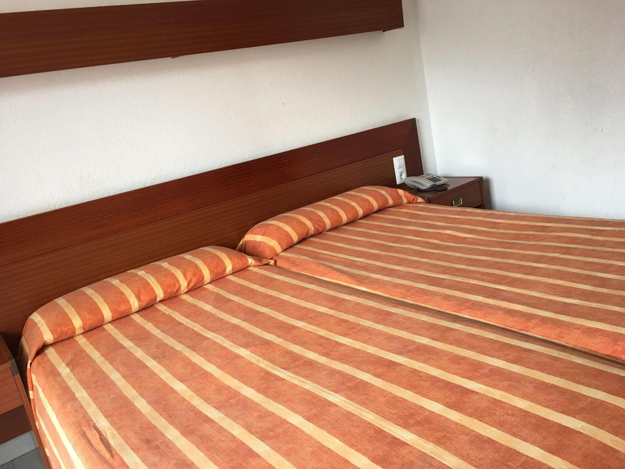 פינדה דה מר Hotel Checkin Montpalau מראה חיצוני תמונה