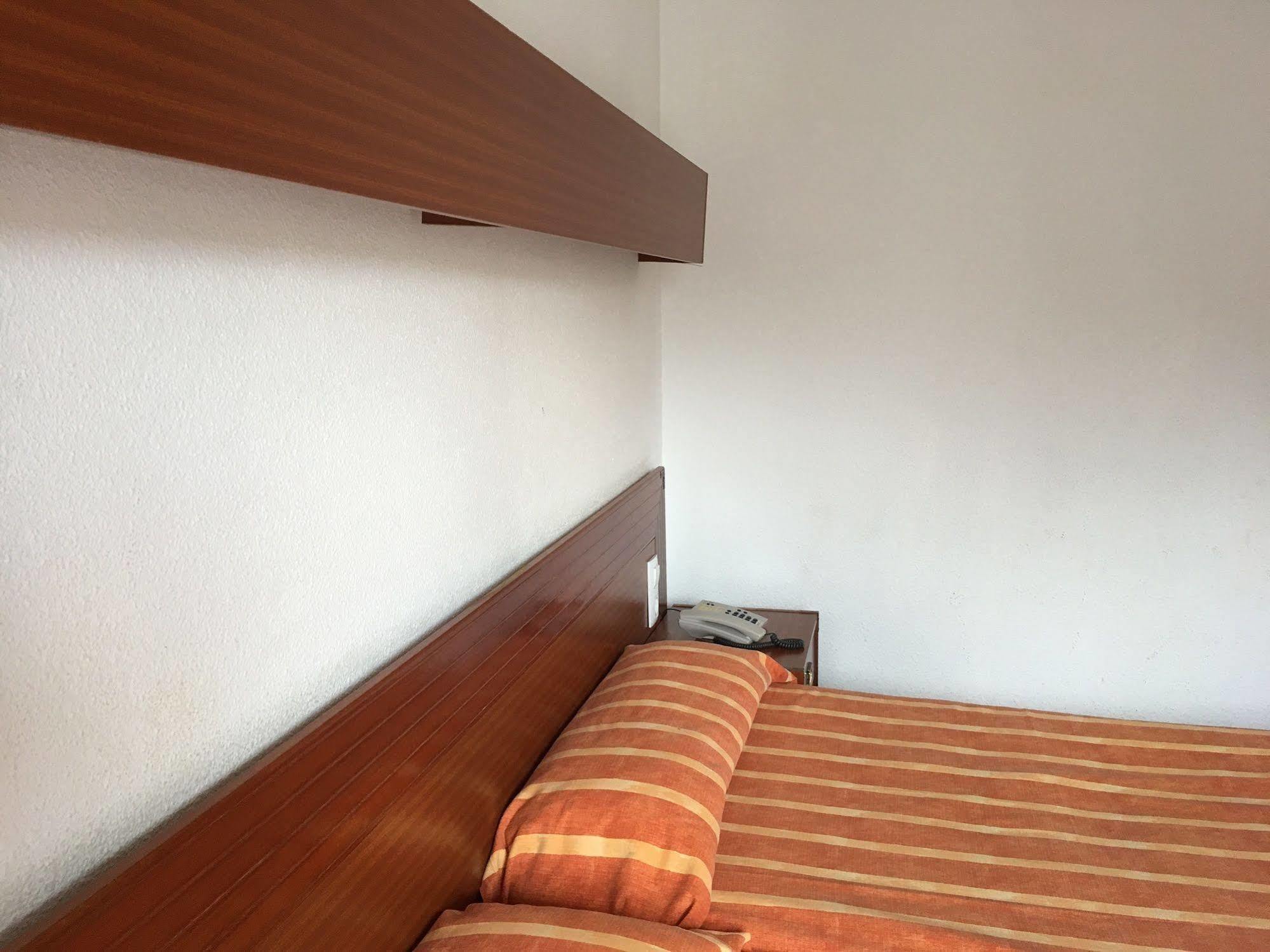 פינדה דה מר Hotel Checkin Montpalau מראה חיצוני תמונה