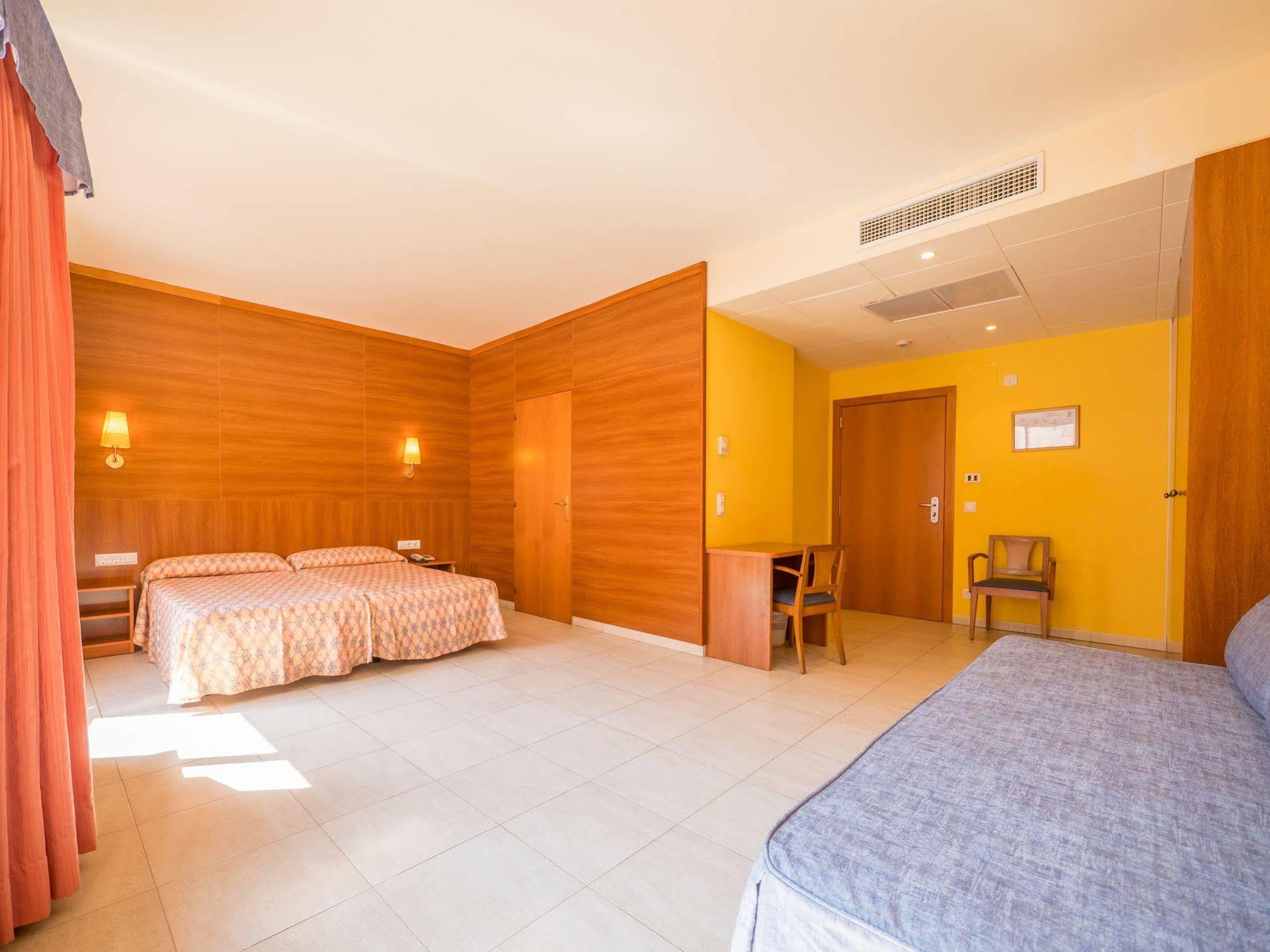 פינדה דה מר Hotel Checkin Montpalau מראה חיצוני תמונה