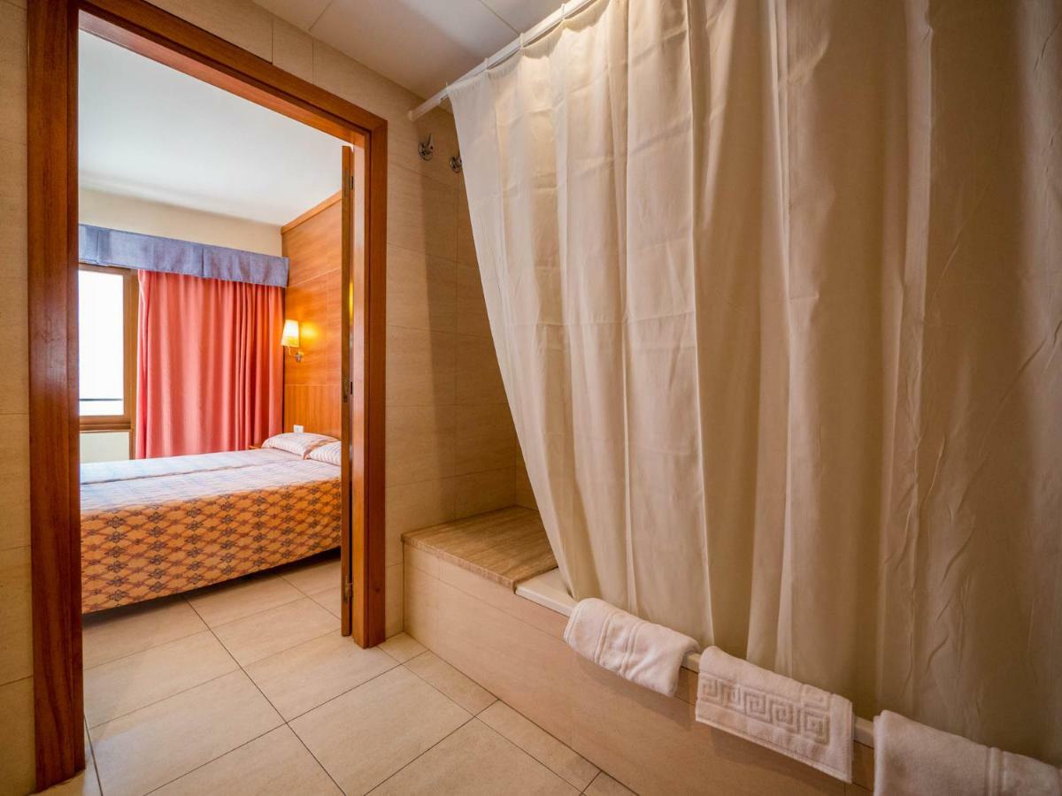 פינדה דה מר Hotel Checkin Montpalau מראה חיצוני תמונה